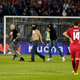 Imagen para el artículo titulado Un dron (y una bandera) causan el caos en el partido Serbia-Albania